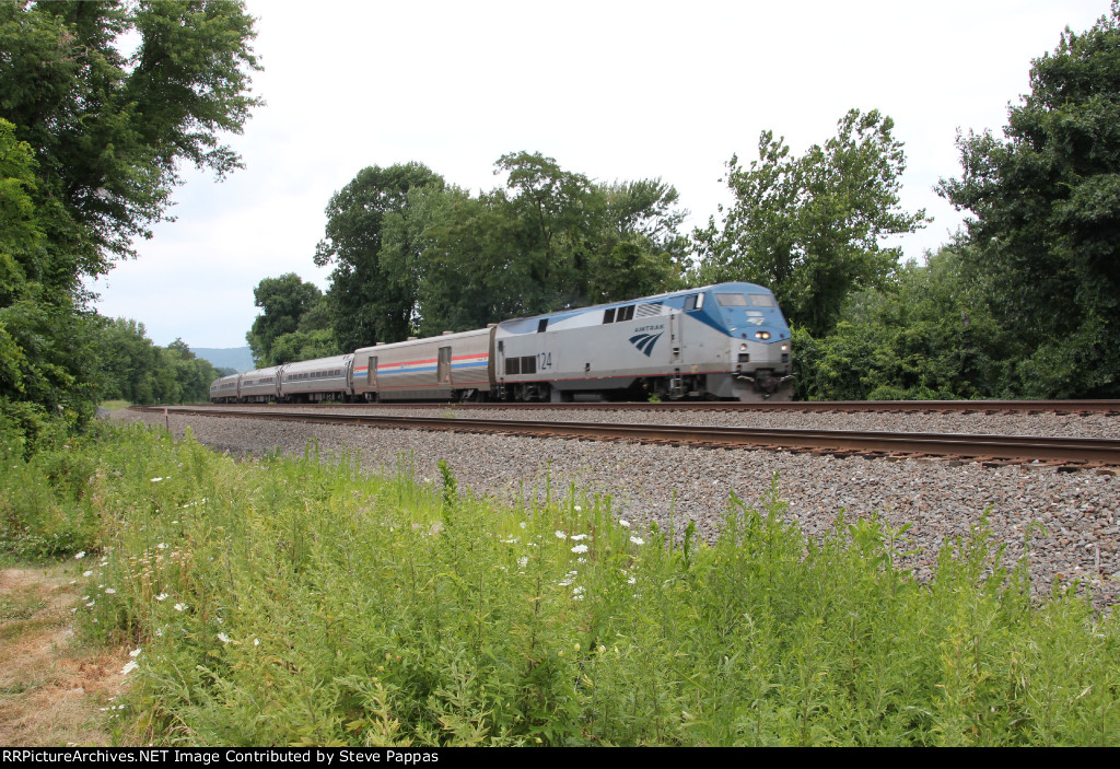 Amtrak 124 with train 04T heading East